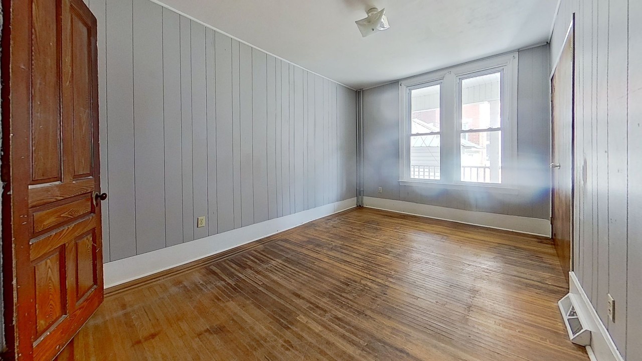 515 W Broadway - Photo 2 of 10