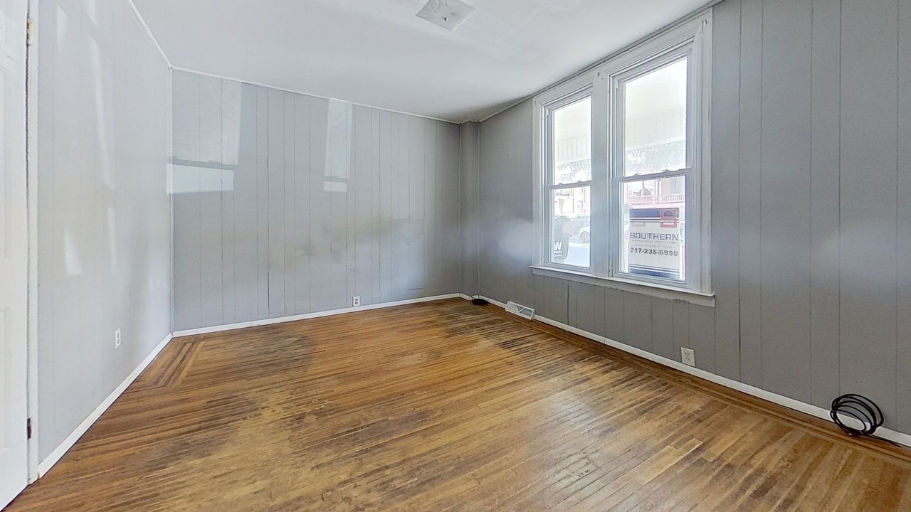 515 W Broadway - Photo 5 of 10