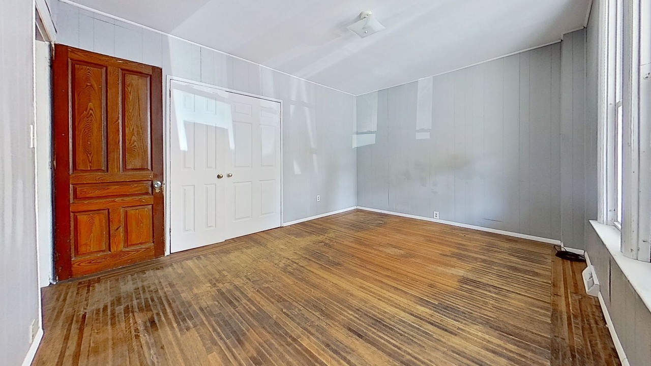515 W Broadway - Photo 6 of 10