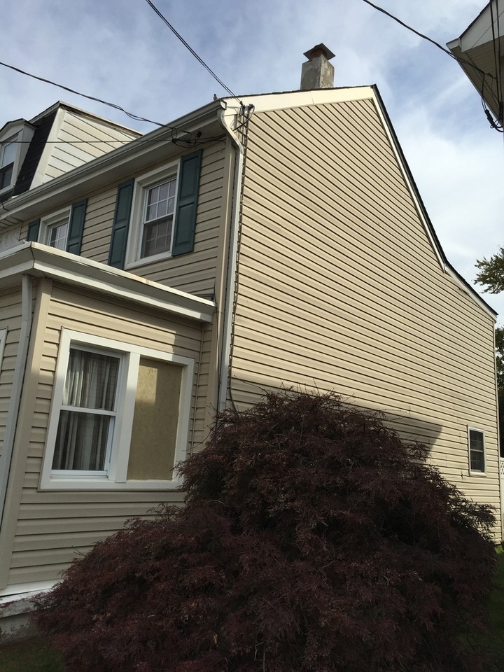 1216 Radcliffe St - Photo 3 of 14