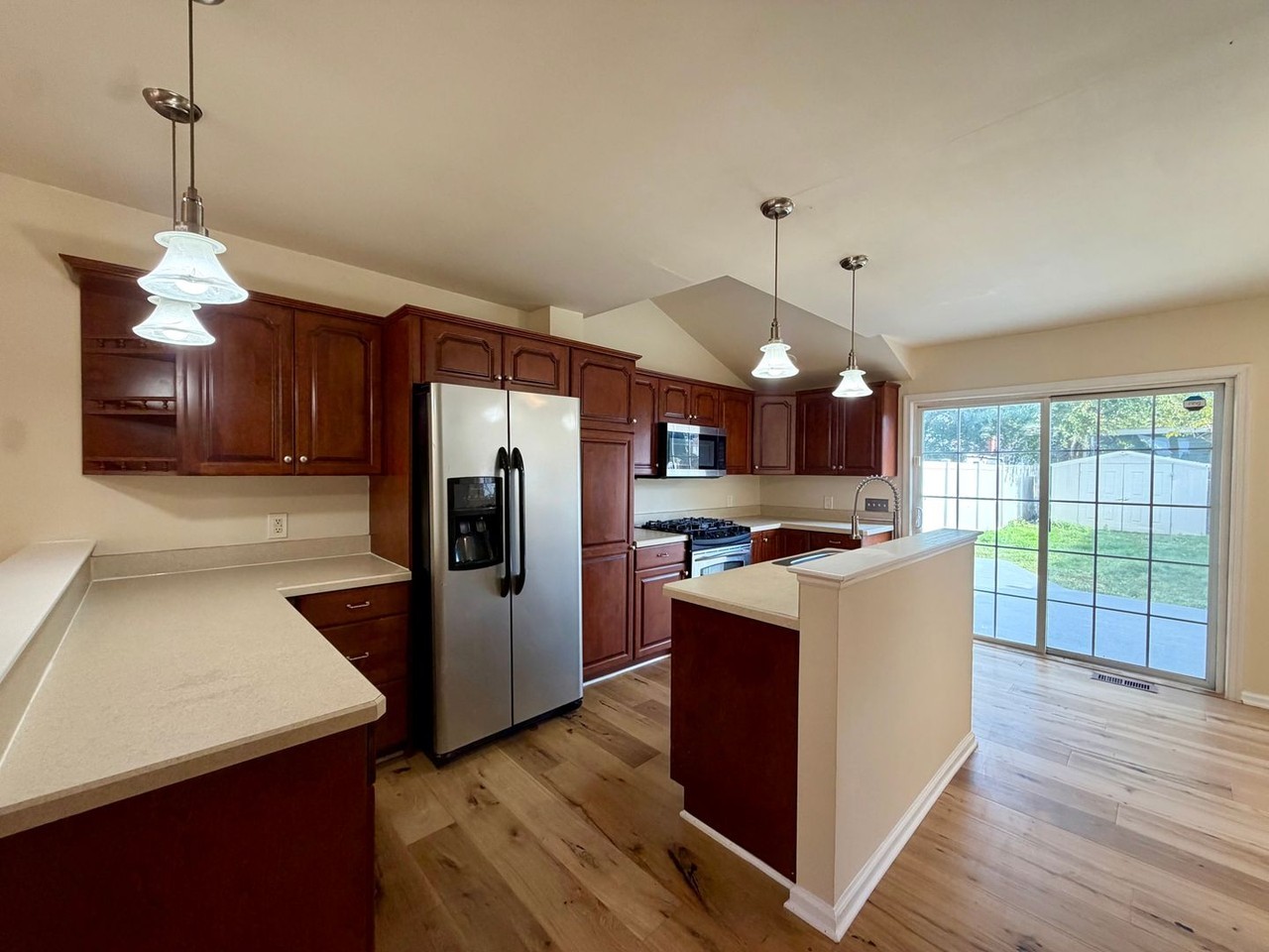 1216 Radcliffe St - Photo 4 of 14