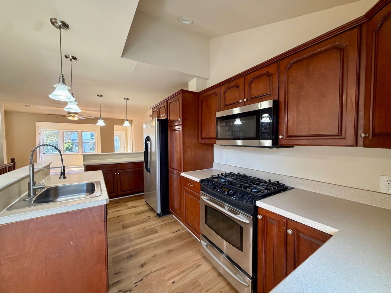 1216 Radcliffe St - Photo 5 of 14