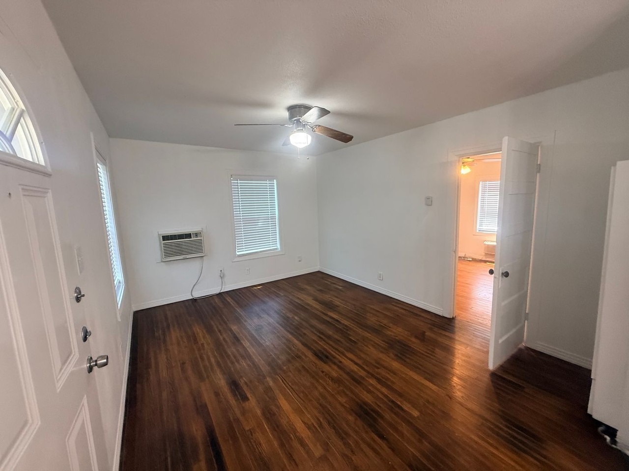 2309 27th St - Photo 5 of 10