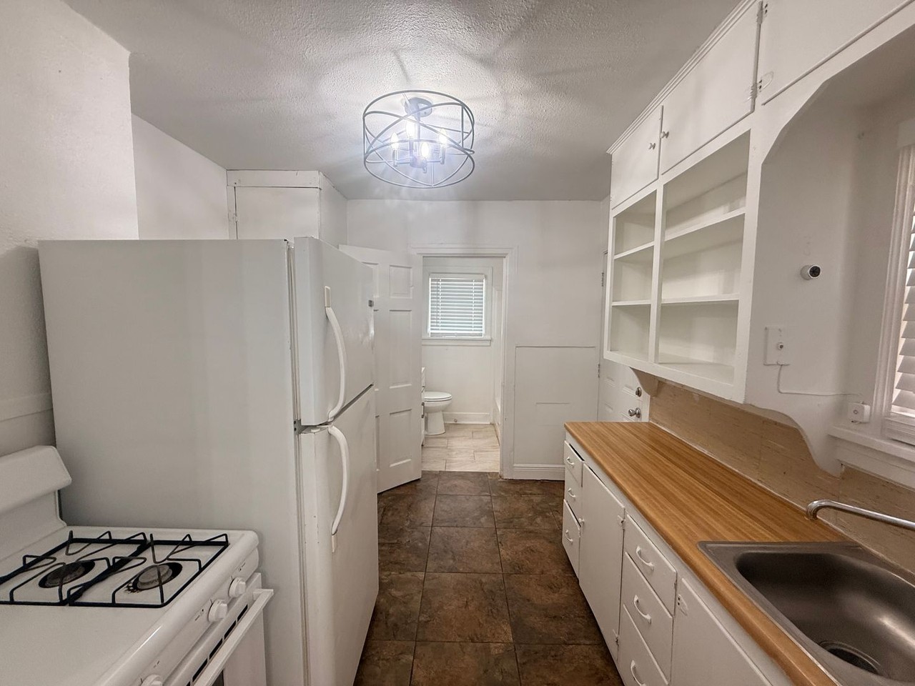 2309 27th St - Photo 6 of 10