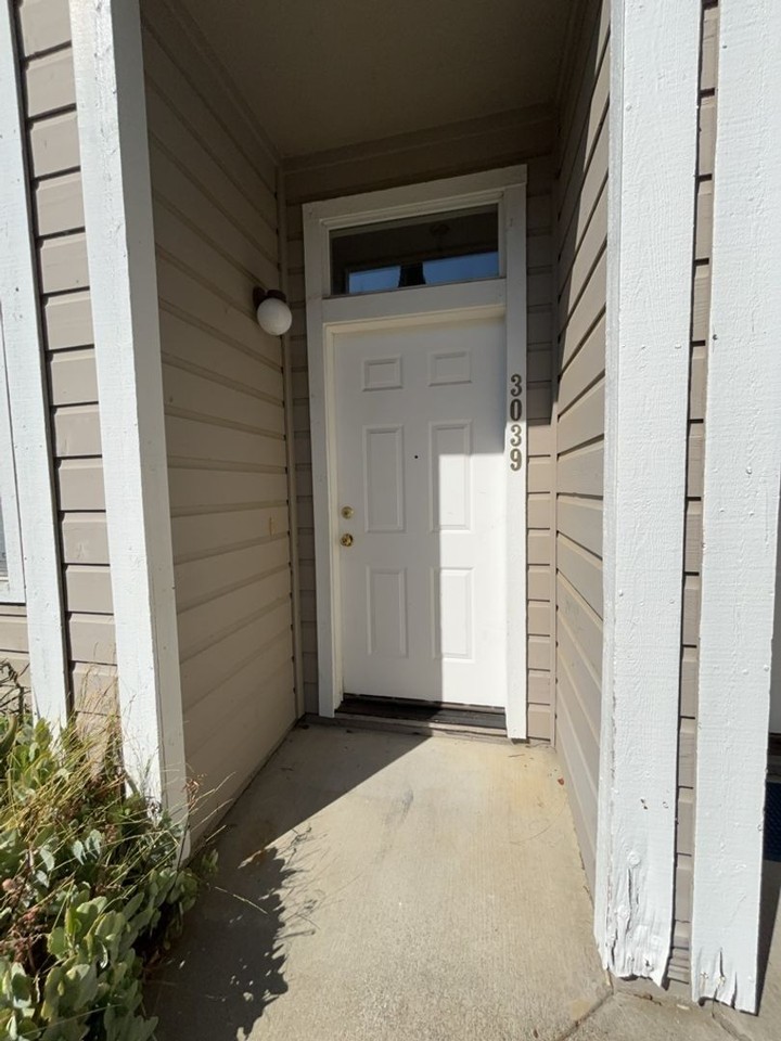 3039 Woods Cir - Photo 2 of 13