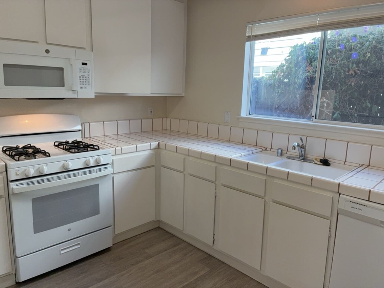 3039 Woods Cir - Photo 4 of 13