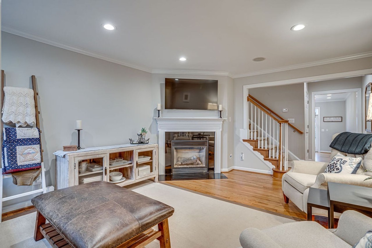 1010 Wythe St - Photo 4 of 44