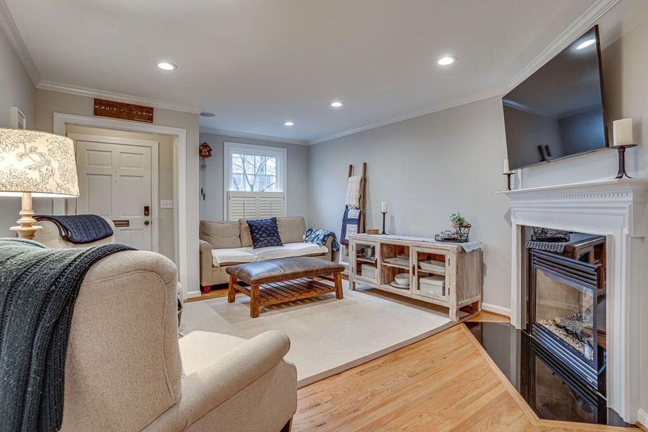 1010 Wythe St - Photo 7 of 44