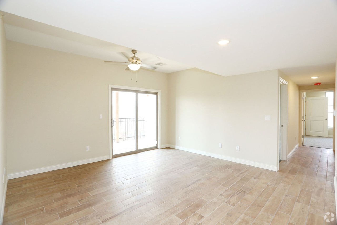 20 W Southampton Dr #303 - Photo 2 of 16