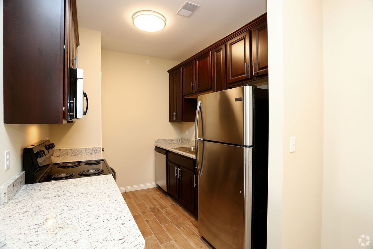 30 W Southampton Dr #203 - Photo 2 of 14