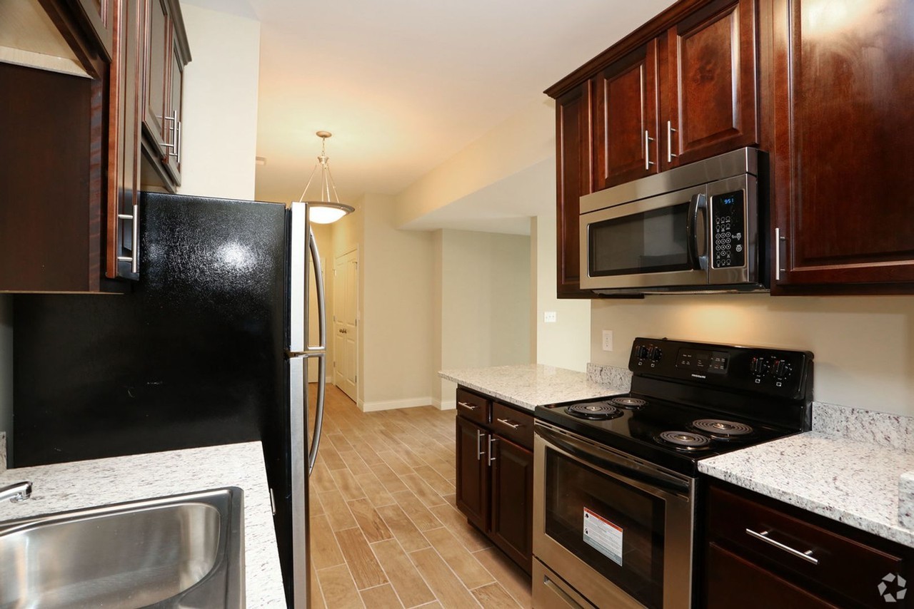 30 W Southampton Dr #203 - Photo 3 of 14