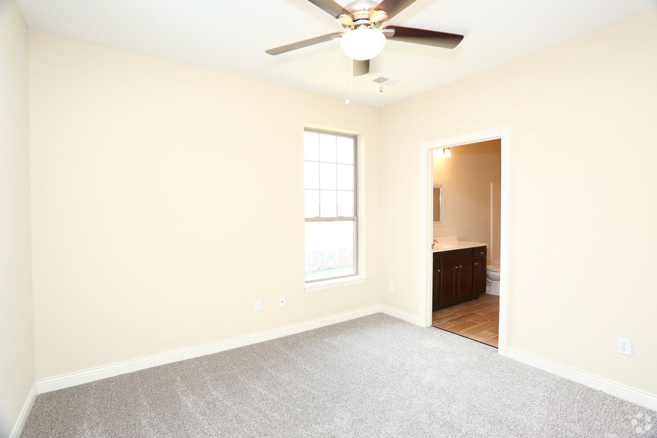 30 W Southampton Dr #203 - Photo 6 of 14
