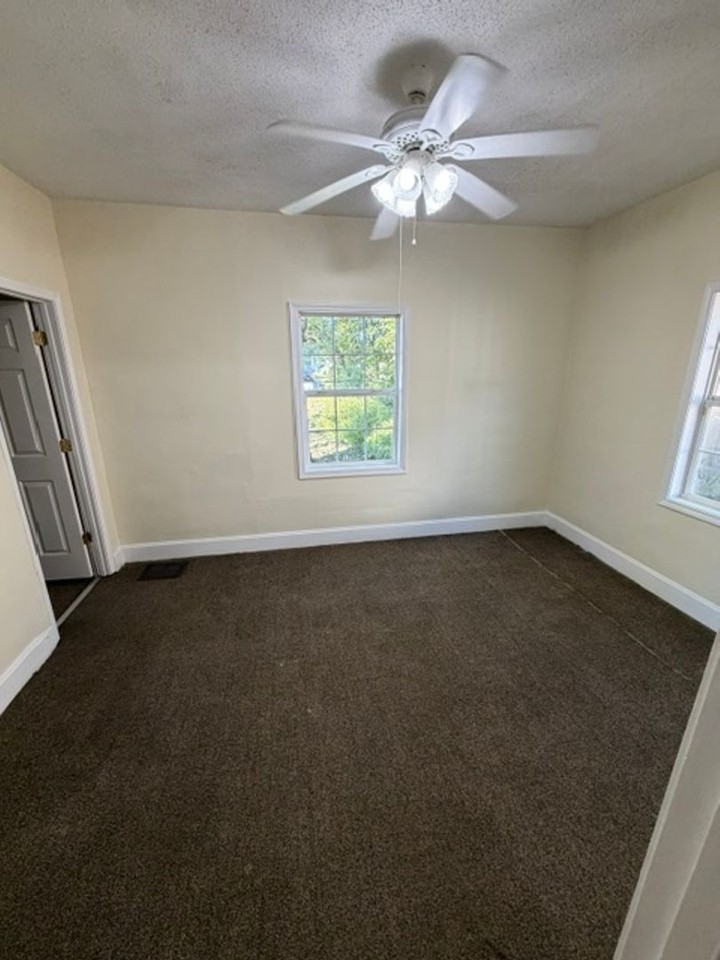1705 S Garvin St - Photo 4 of 10