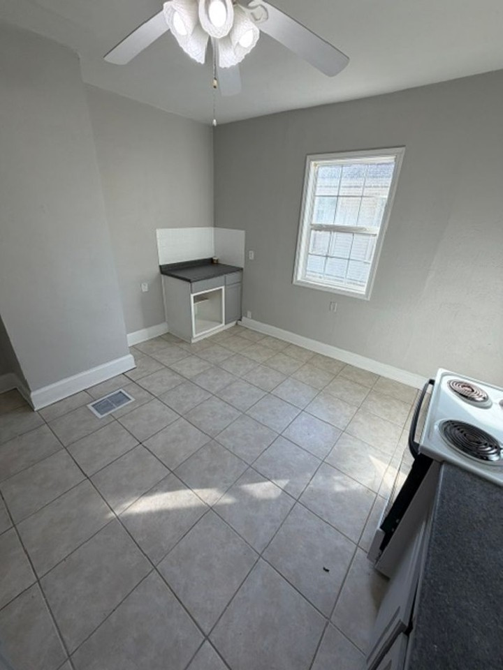 1705 S Garvin St - Photo 7 of 10