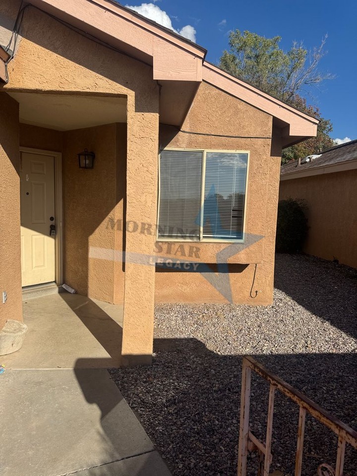 2307 S Don Roser Dr - Photo 2 of 20