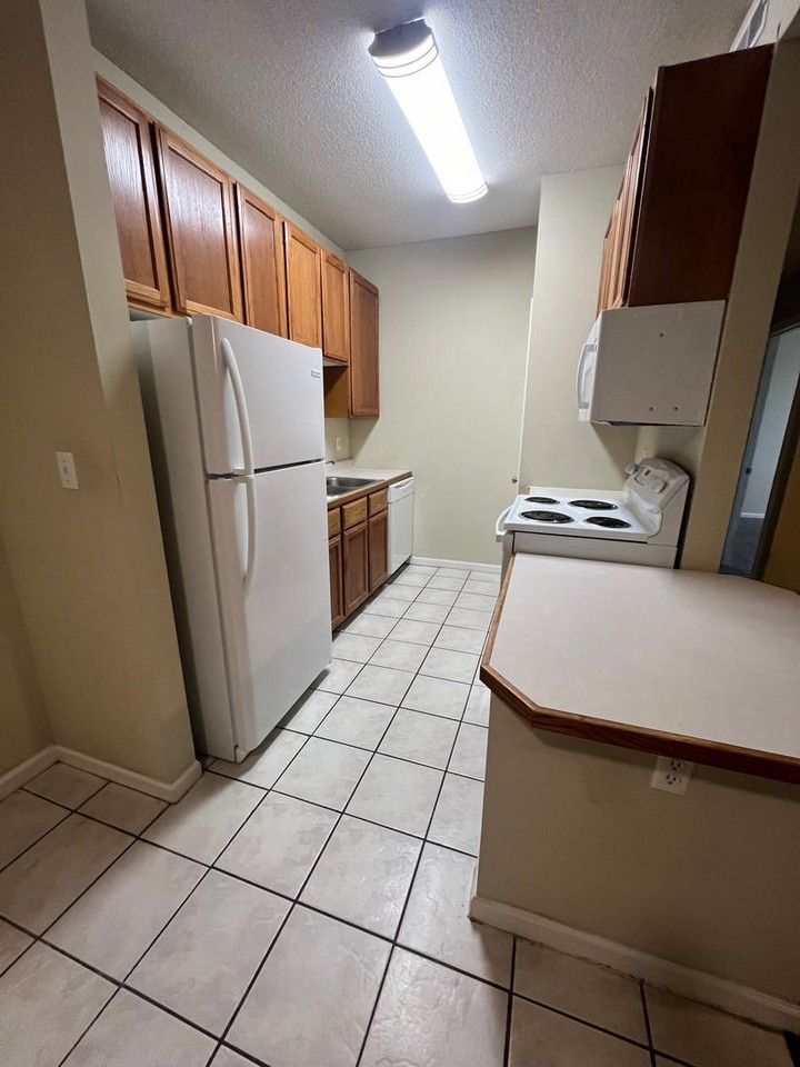 21 N Cedar Lake Dr W #102 - Photo 3 of 16