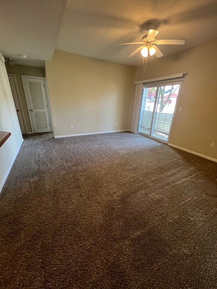 21 N Cedar Lake Dr W #102 - Photo 7 of 16