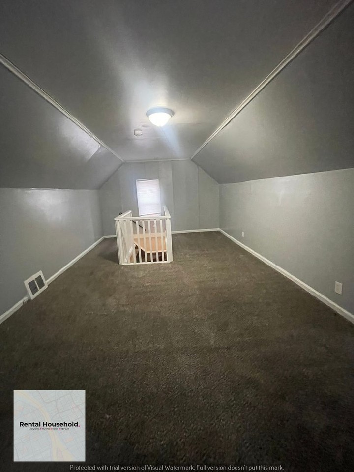 8332 Terry St - Photo 6 of 23