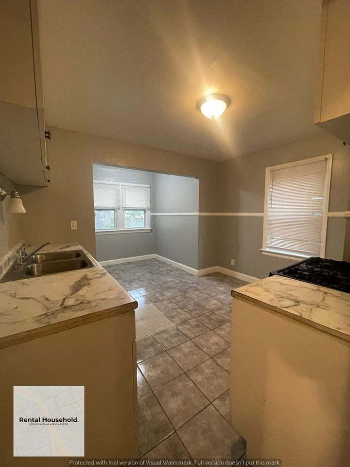 8332 Terry St - Photo 7 of 23