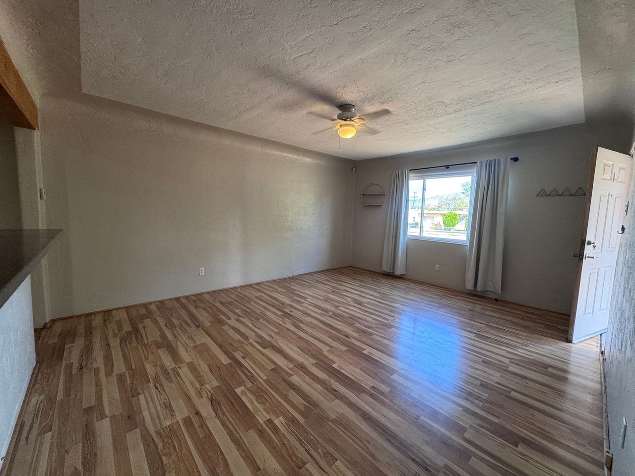 521 Valverde Dr Se - Photo 4 of 14