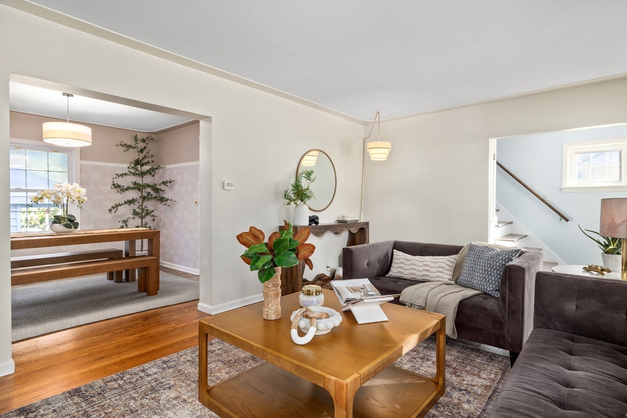 228 Baynton Ave Ne - Photo 5 of 33