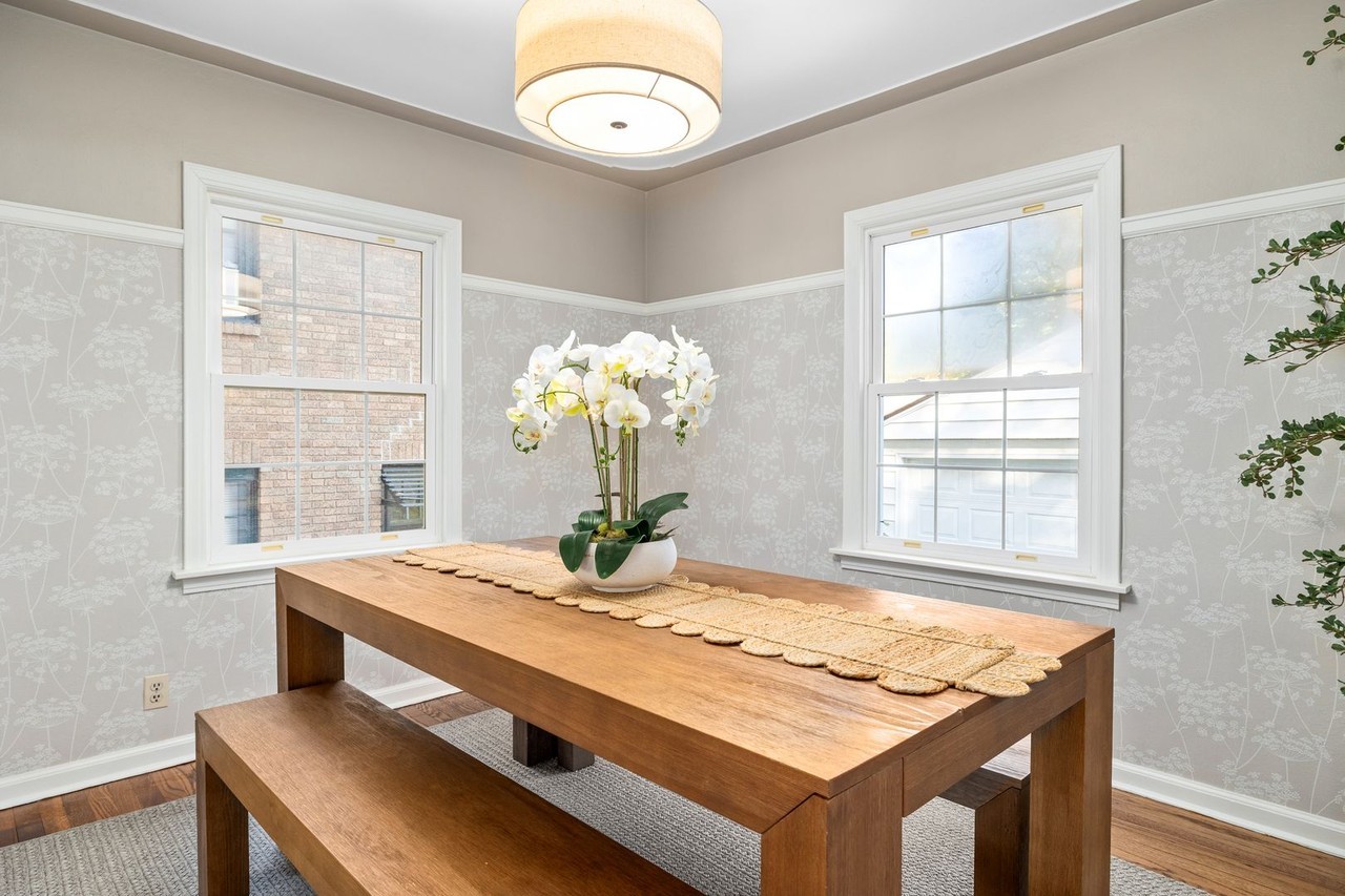 228 Baynton Ave Ne - Photo 7 of 33