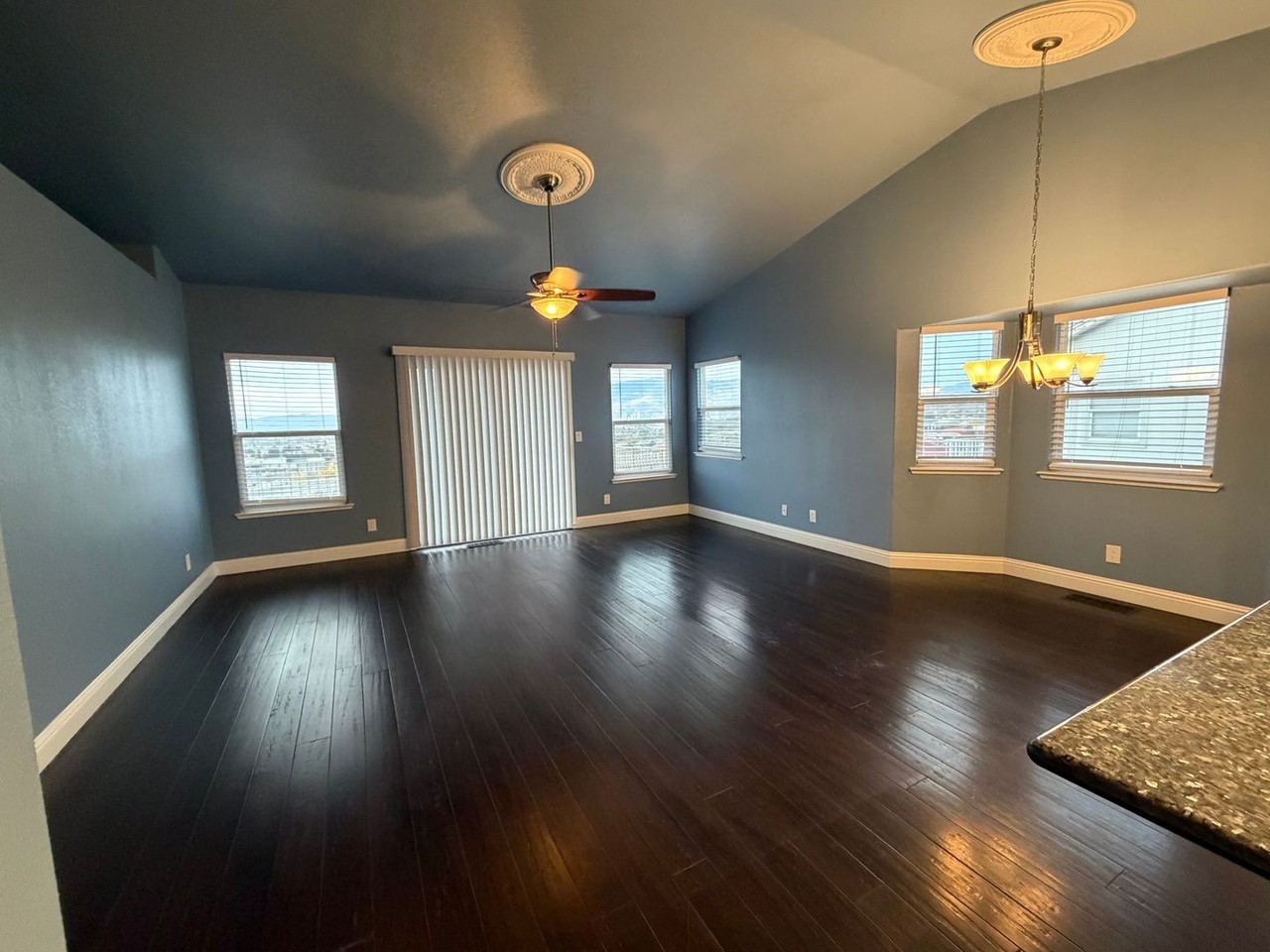 2860 Scottsdale Rd - Photo 6 of 44