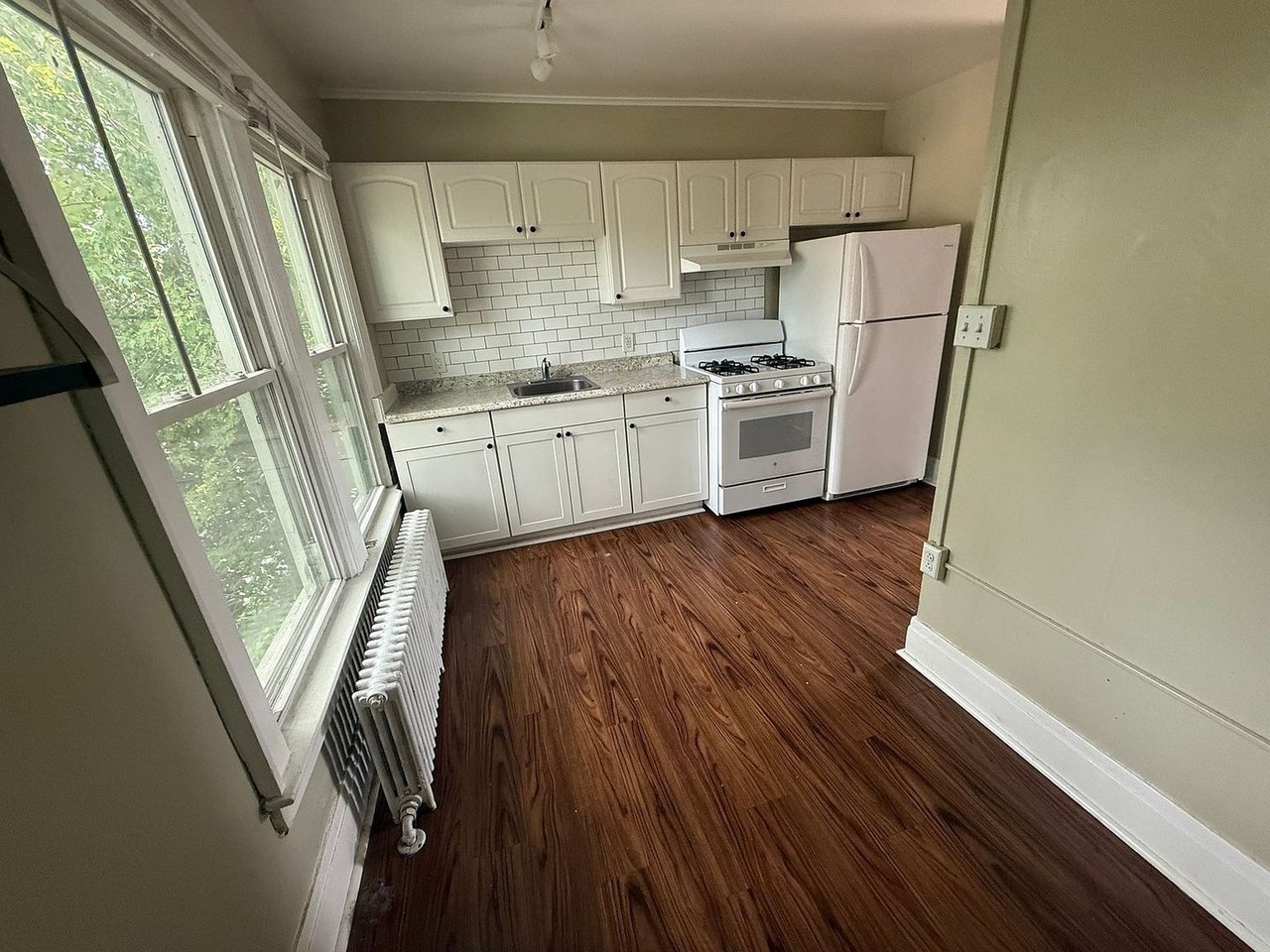 201 Linwood - Photo 5 of 10