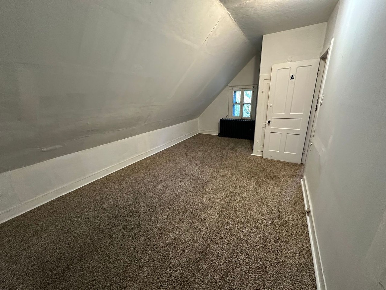 83 Hodge - Photo 3 of 14