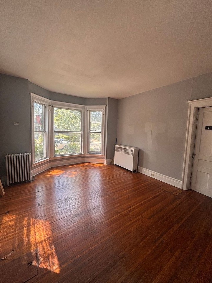 83 Hodge - Photo 6 of 14