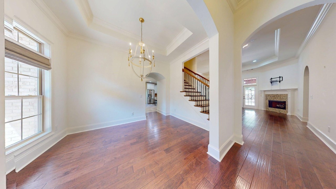 1139 Walden Ln - Photo 2 of 16