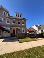 featured image of 903 Center St