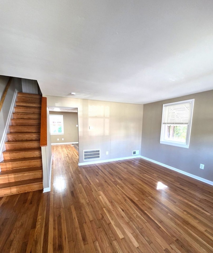 2911 Mallview Rd - Photo 2 of 24