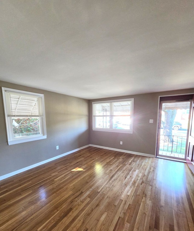 2911 Mallview Rd - Photo 4 of 24