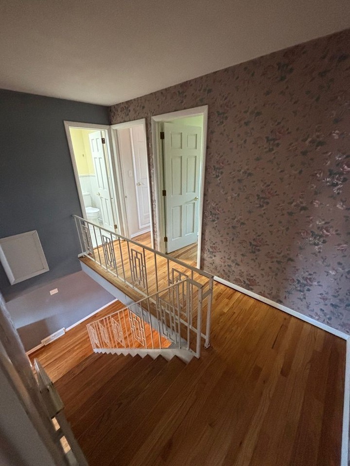16 Hilbert Ct - Photo 6 of 13