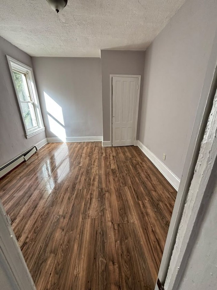 523 N Clinton Ave - Photo 2 of 14