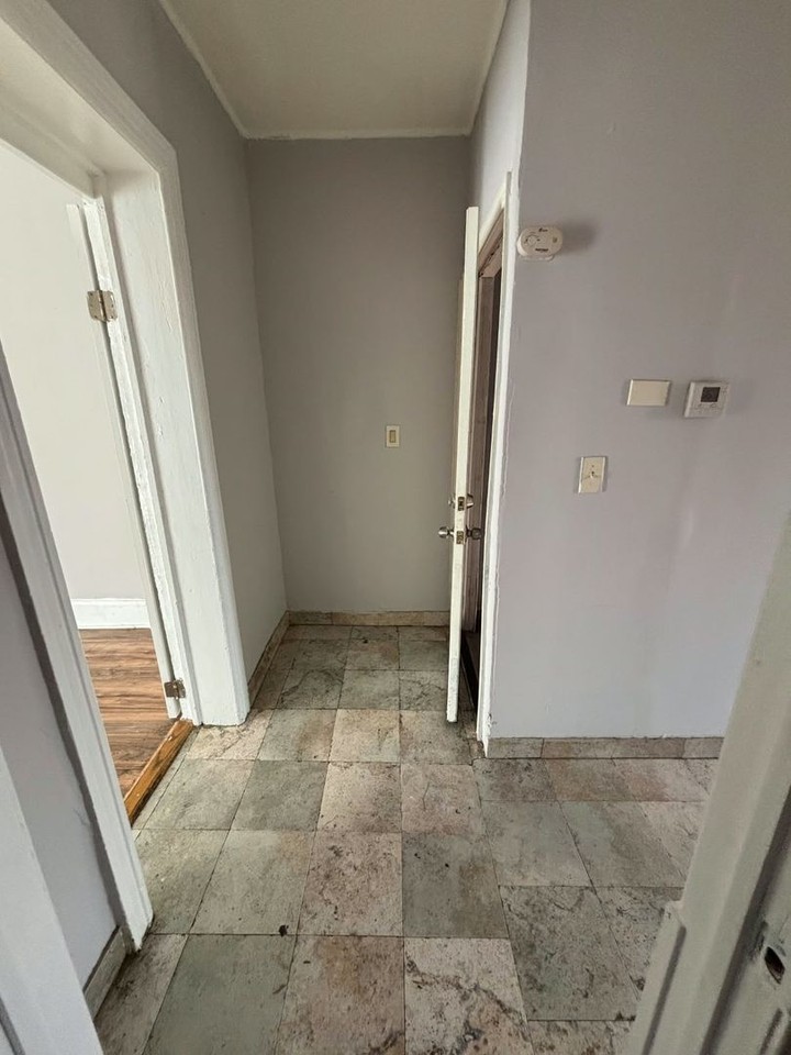 523 N Clinton Ave - Photo 5 of 14