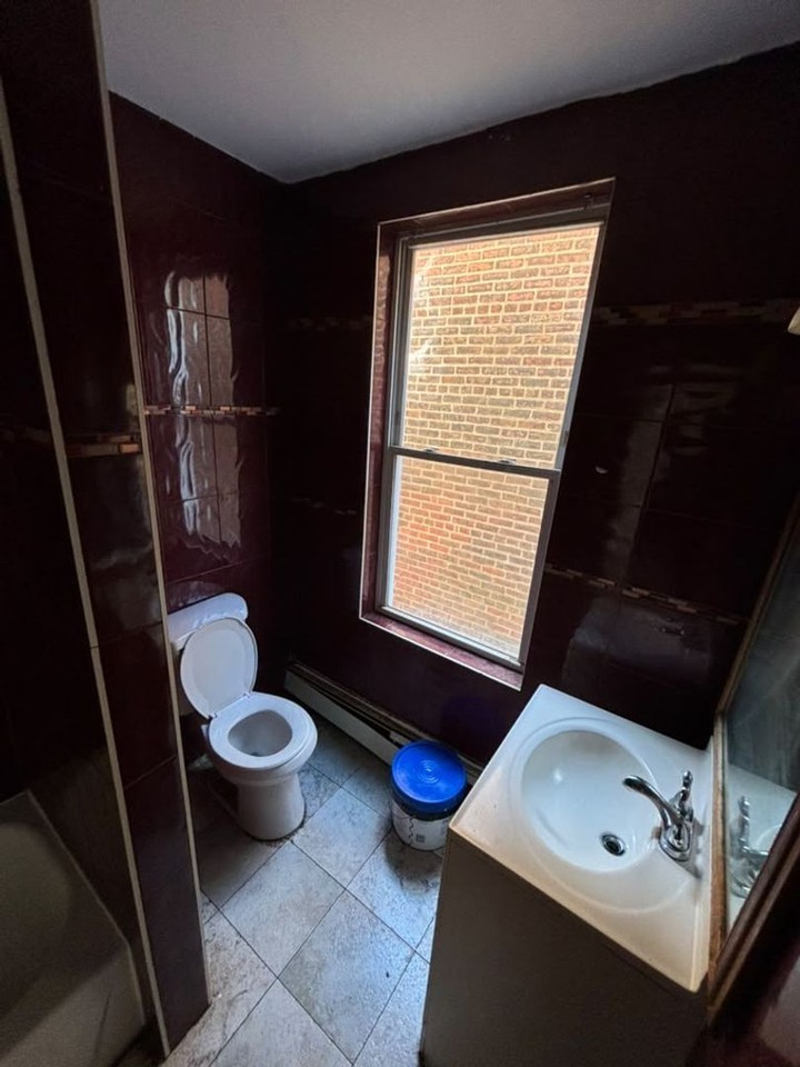 523 N Clinton Ave - Photo 6 of 14