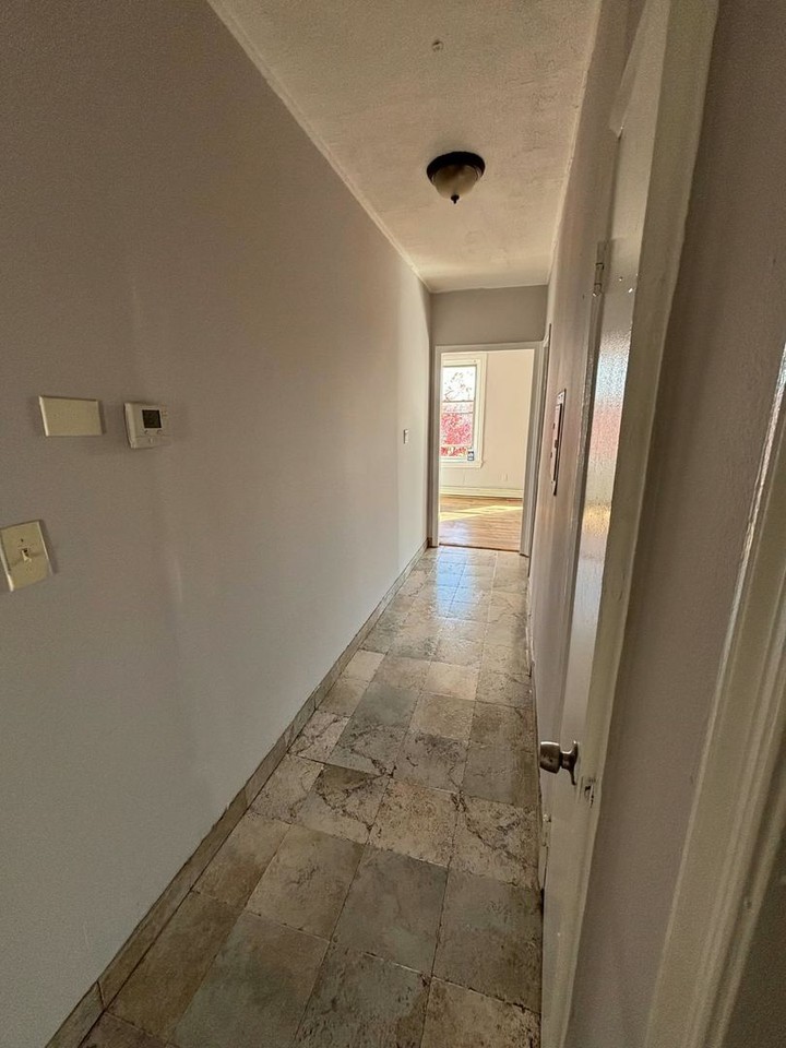523 N Clinton Ave - Photo 7 of 14