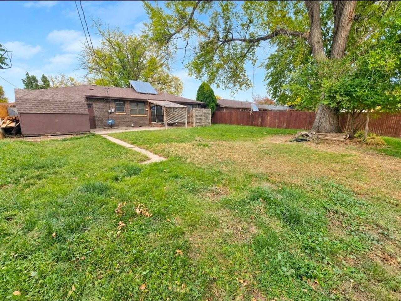 2822 W 5th St - Photo 3 of 20