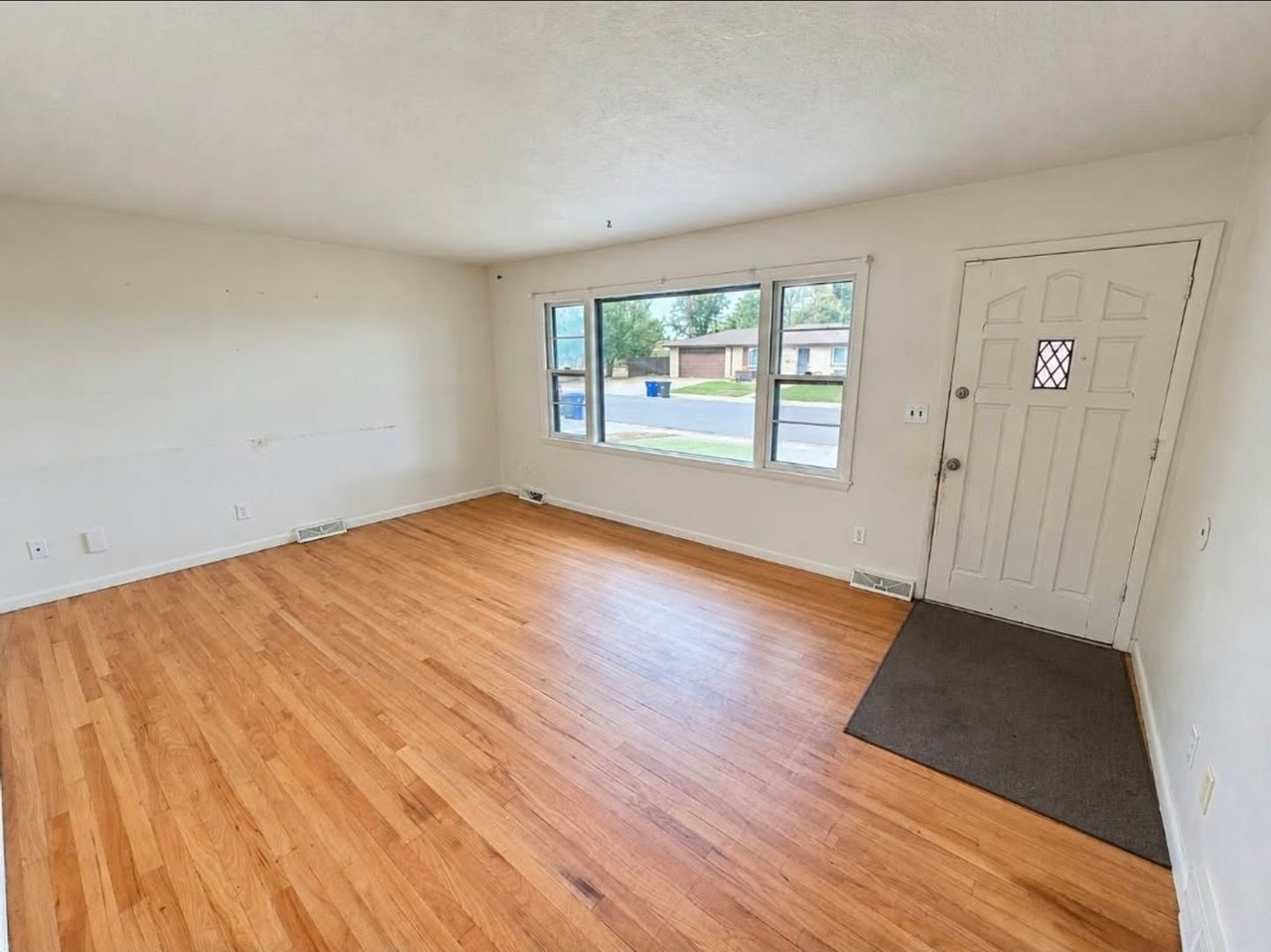 2822 W 5th St - Photo 6 of 20