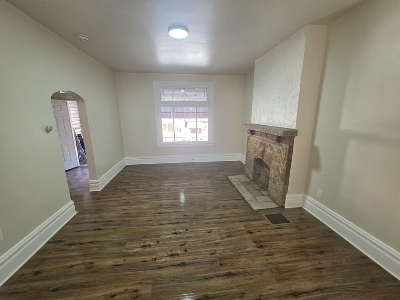 232 Moore Ave - Photo 4 of 17