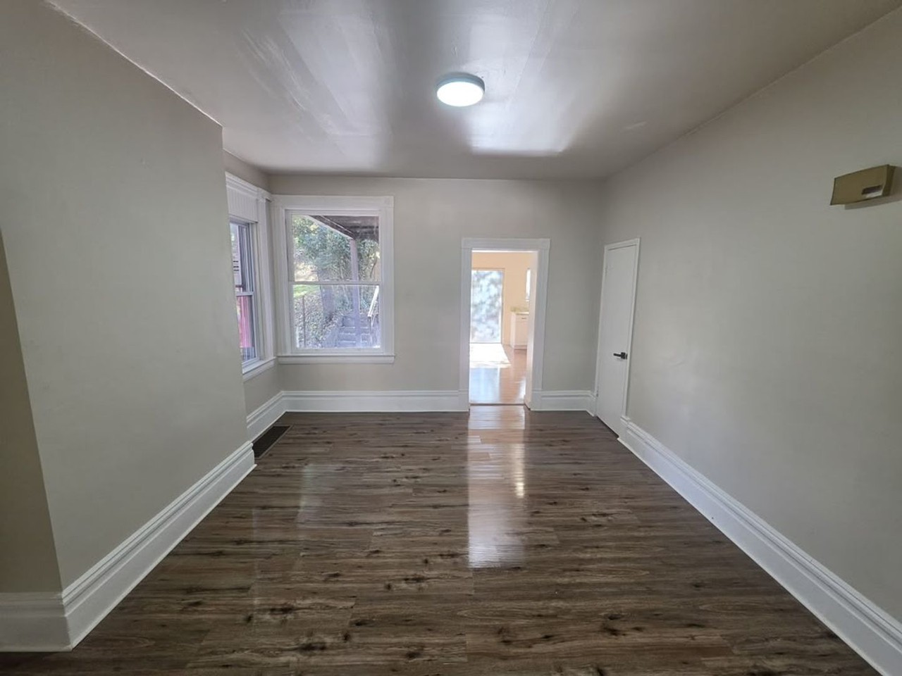 232 Moore Ave - Photo 6 of 17