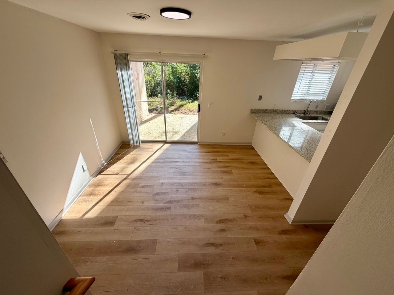 214 Charleston Ave - Photo 4 of 15