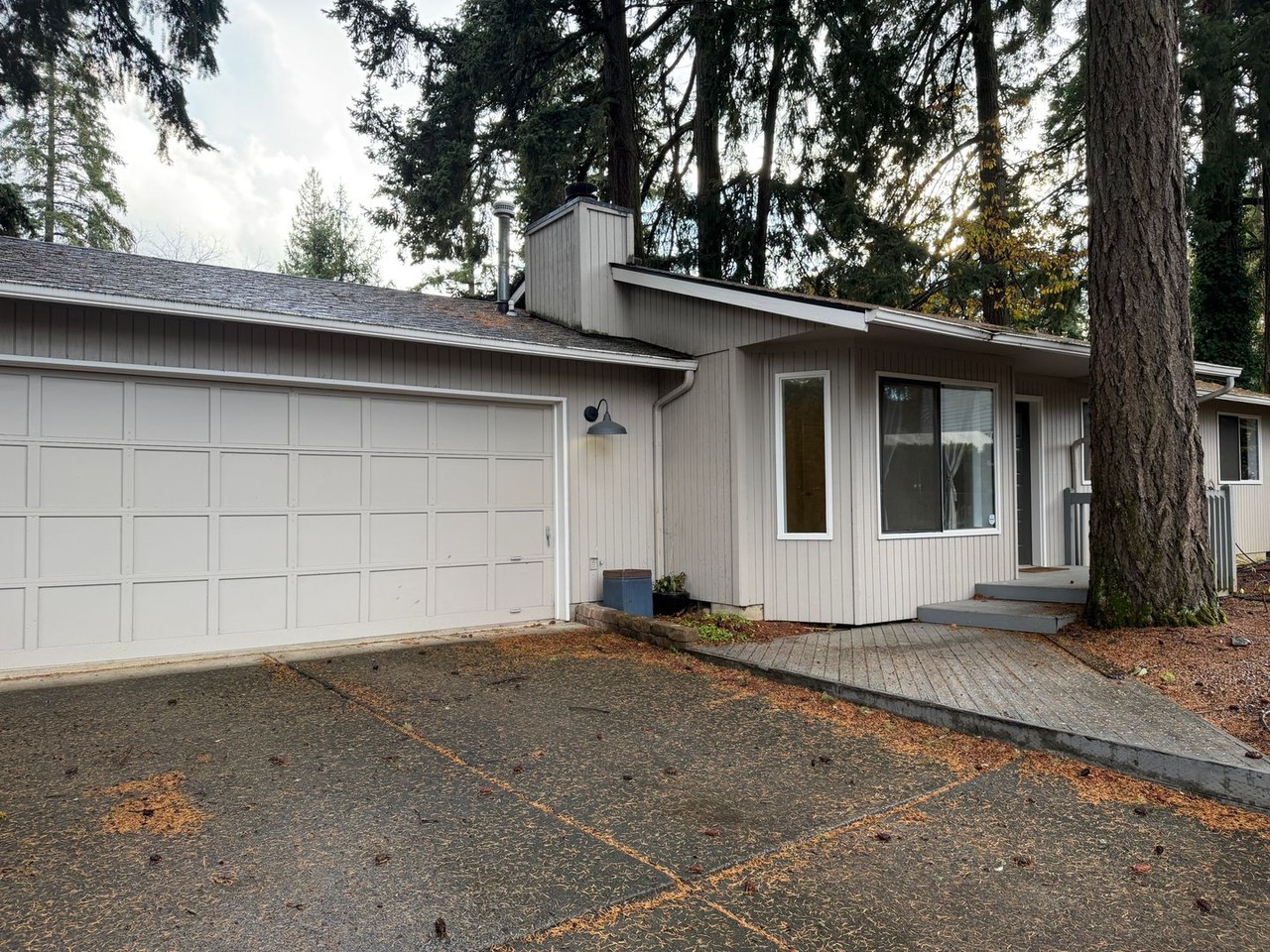 623 Ne 172nd Ave - Photo 2 of 25