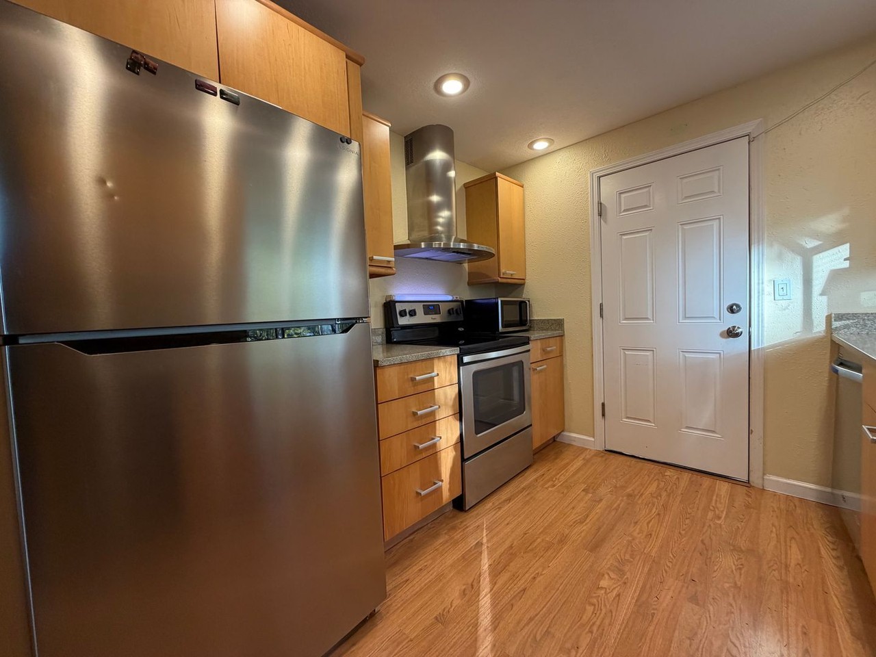 623 Ne 172nd Ave - Photo 4 of 25