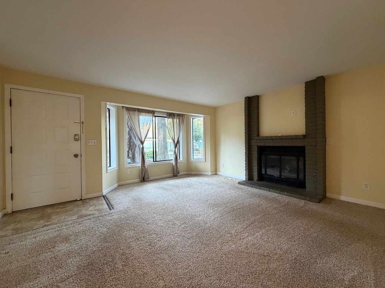 623 Ne 172nd Ave - Photo 7 of 25