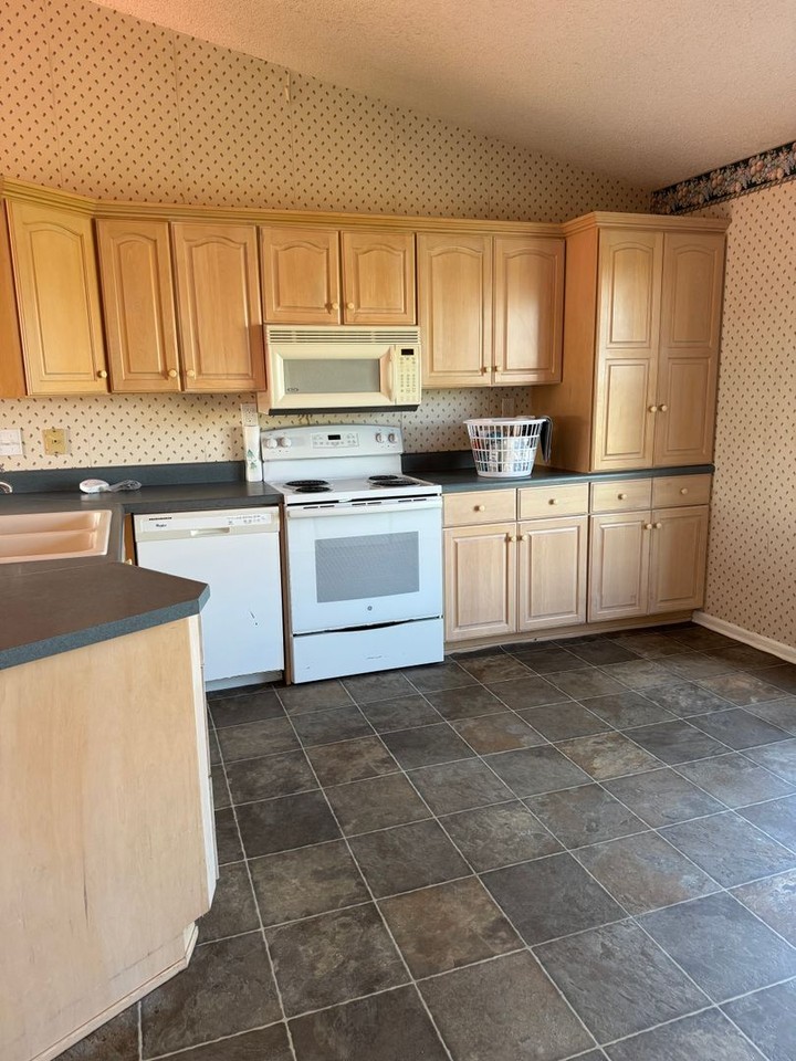 400 E State Road 124 - Photo 5 of 13