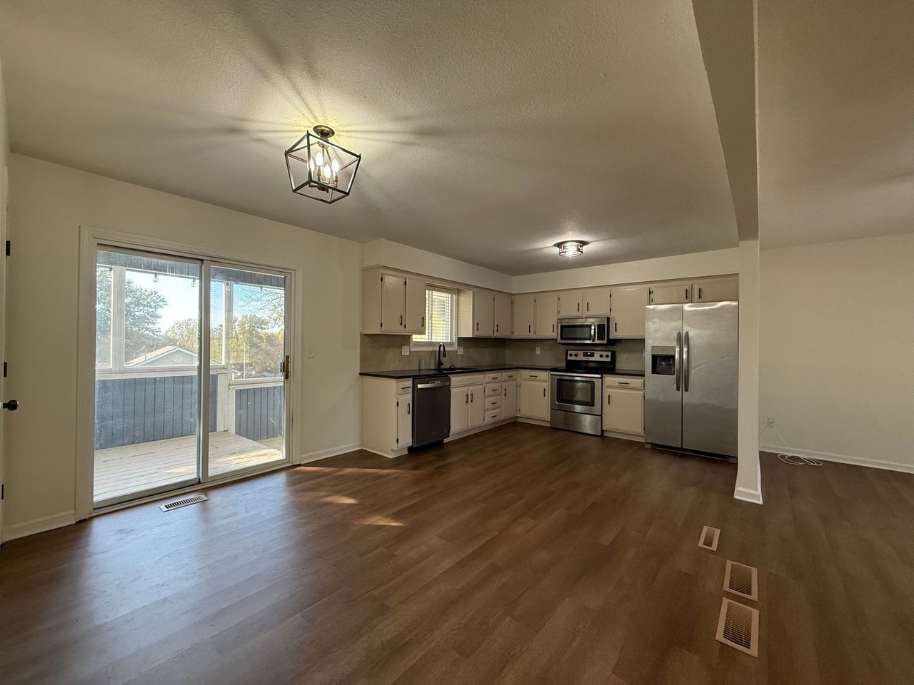8404 N Rhode Ave - Photo 2 of 28
