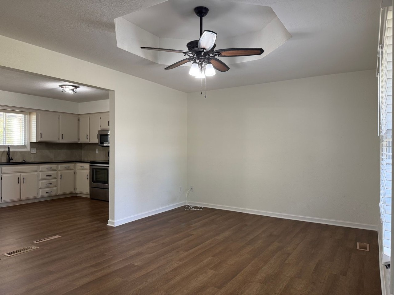 8404 N Rhode Ave - Photo 4 of 28